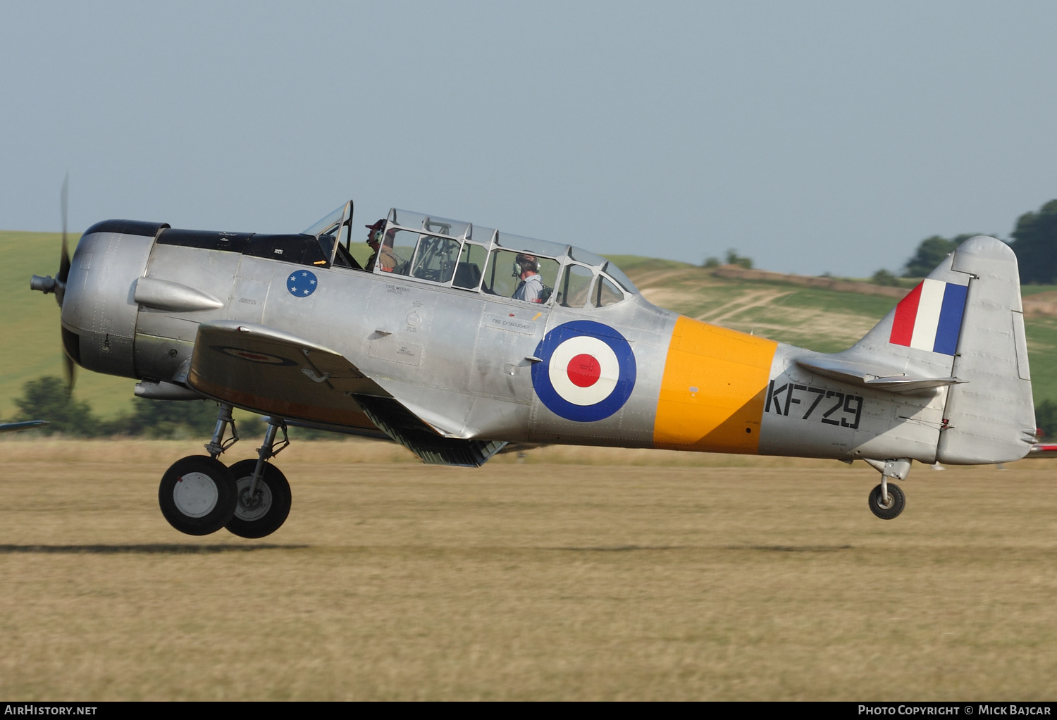 Aircraft Photo of G-BJST / KF729 | North American T-6H Harvard Mk IV | UK - Air Force | AirHistory.net #386141