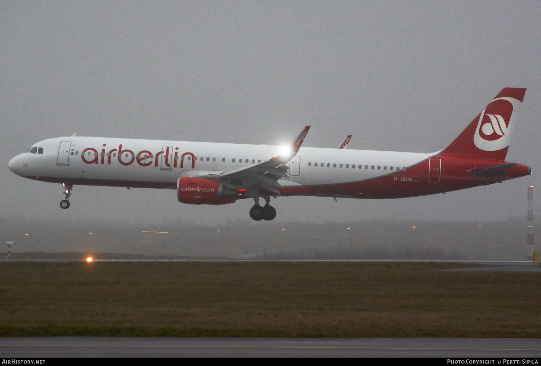 Aircraft Photo of D-ABCN | Airbus A321-211 | Air Berlin | AirHistory.net #386304