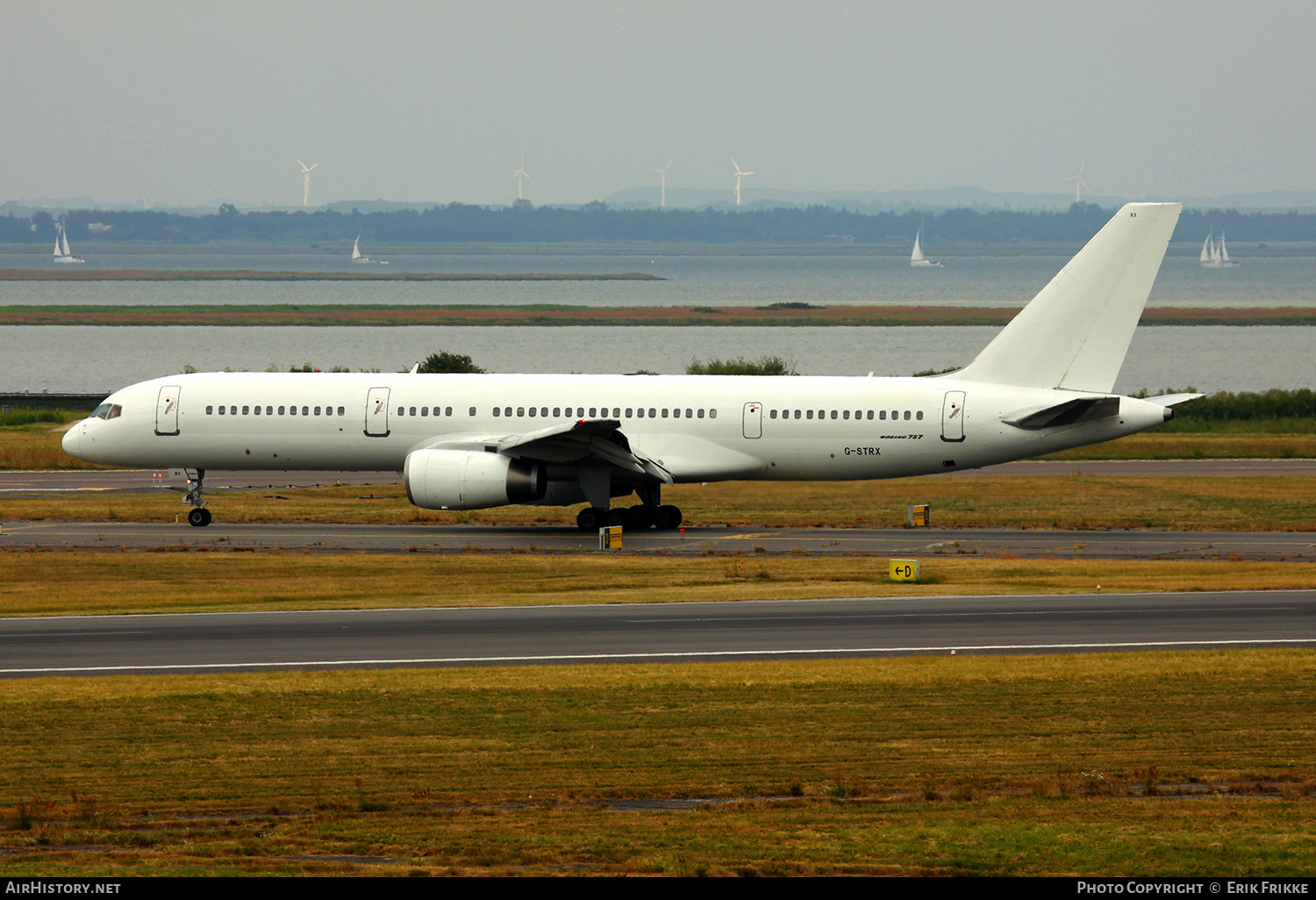 Aircraft Photo of G-STRX | Boeing 757-2Q8 | AirHistory.net #386354