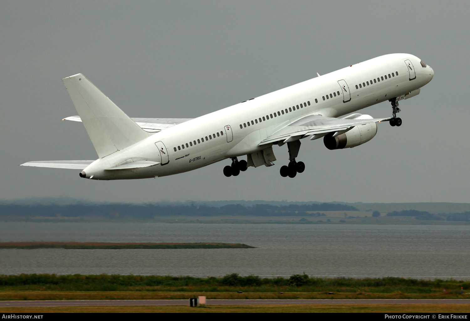 Aircraft Photo of G-STRX | Boeing 757-2Q8 | AirHistory.net #386355