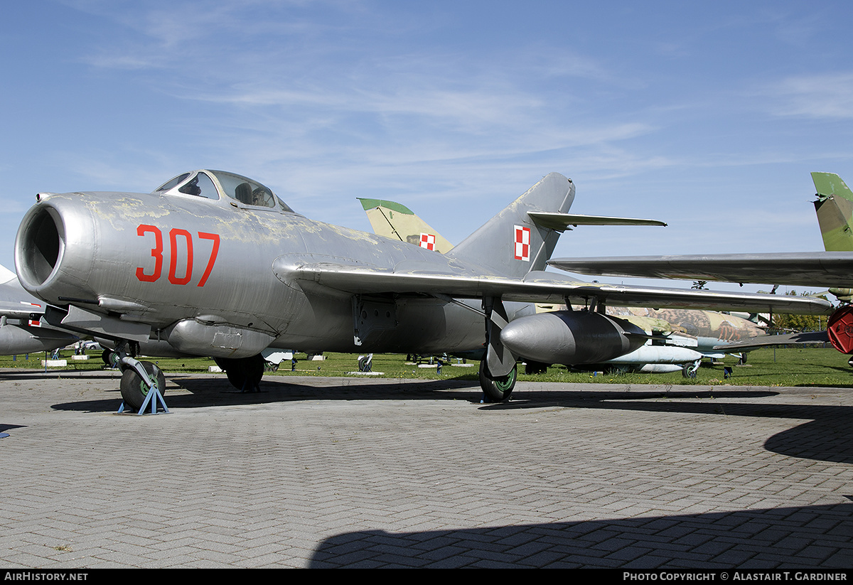 Aircraft Photo of 307 | PZL-Mielec Lim-2 (MiG-15) | Poland - Air Force | AirHistory.net #386502