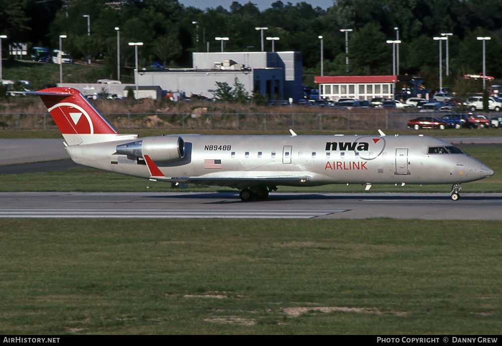 Aircraft Photo of N8948B | Bombardier CRJ-200ER (CL-600-2B19) | NWA Airlink | AirHistory.net #386521