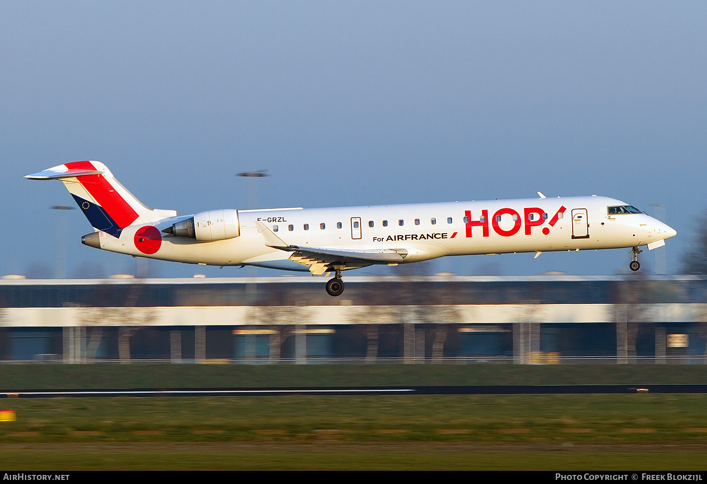 Aircraft Photo of F-GRZL | Bombardier CRJ-701 (CL-600-2C10) | Hop! | AirHistory.net #386546
