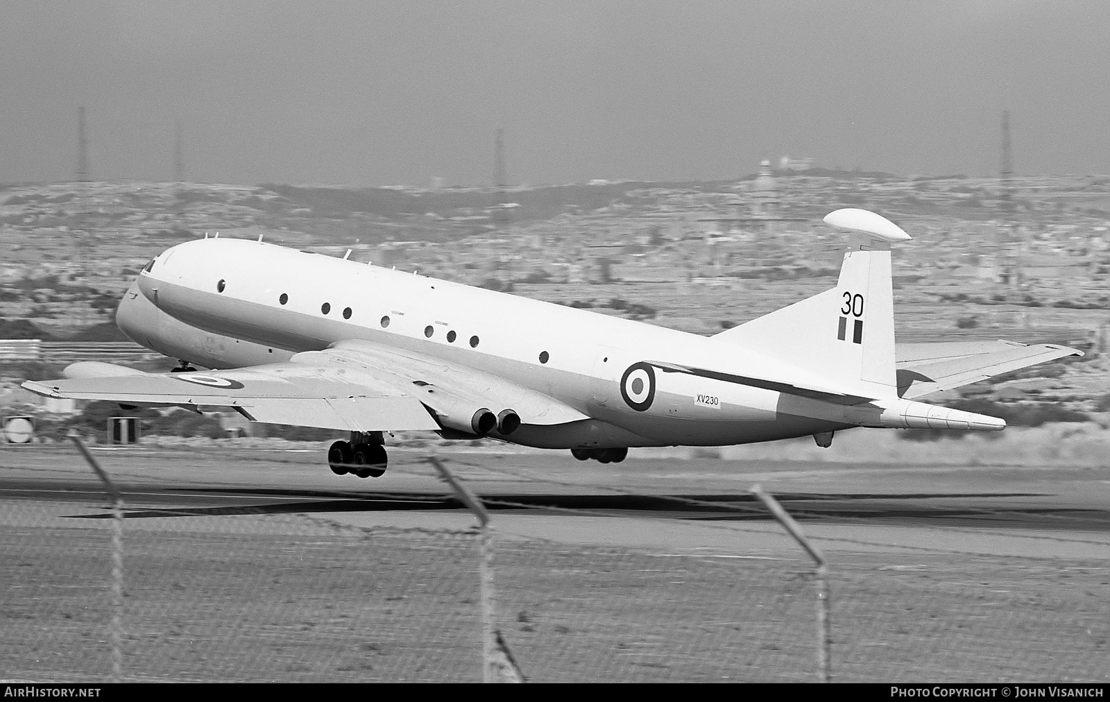 Aircraft Photo of XV230 | Hawker Siddeley Nimrod MR1 | UK - Air Force | AirHistory.net #386573