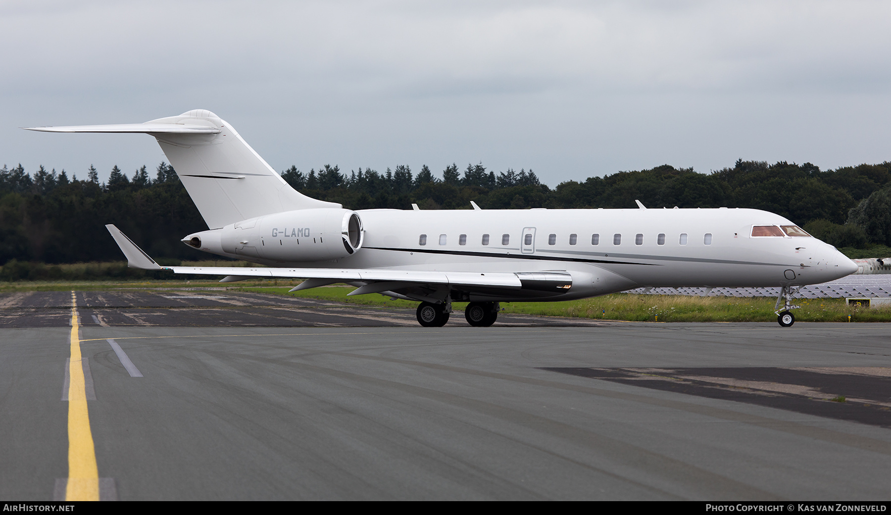 Aircraft Photo of G-LAMO | Bombardier Global 5000 (BD-700-1A11) | AirHistory.net #386590