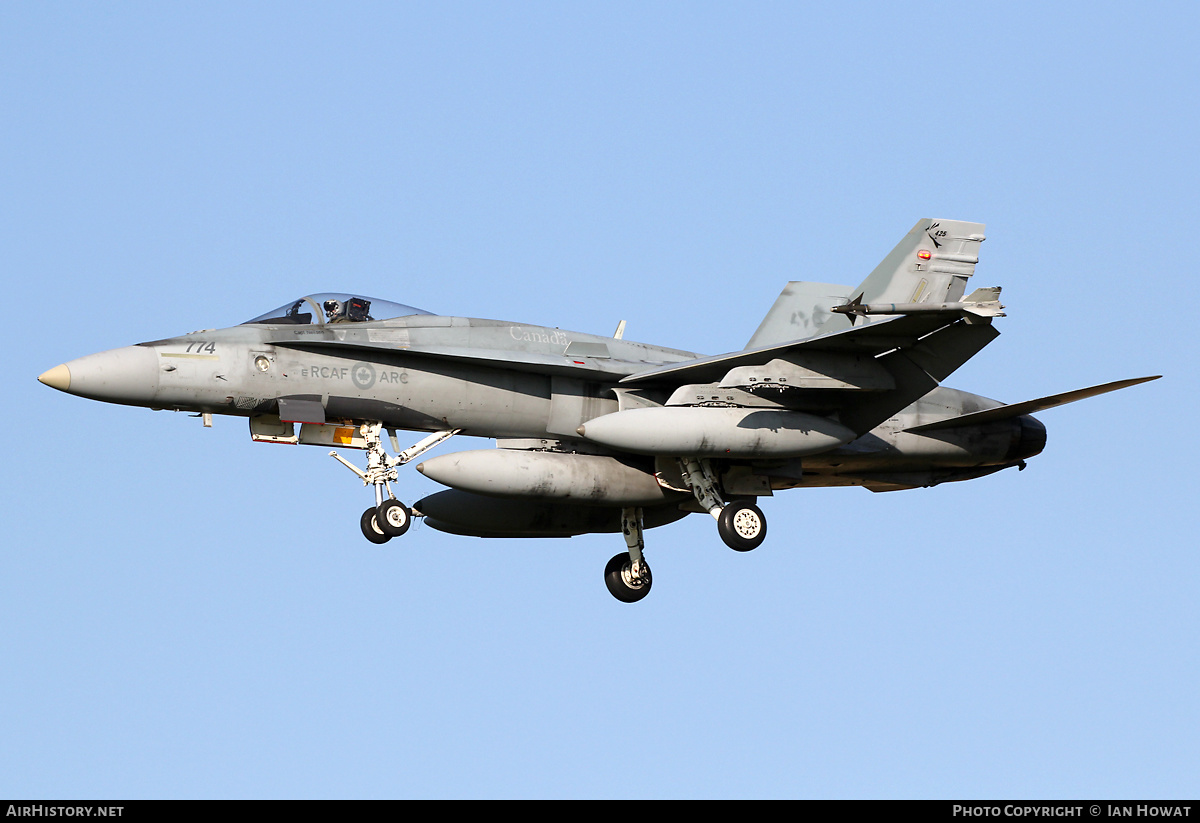 Aircraft Photo of 188774 | McDonnell Douglas CF-188A Hornet | Canada - Air Force | AirHistory.net #386880