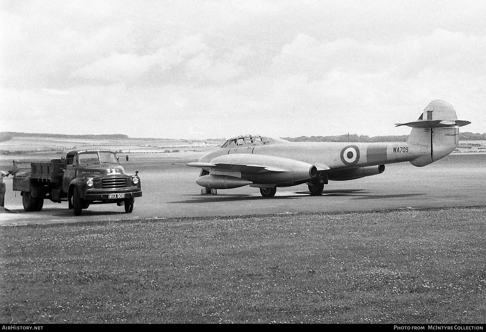 Aircraft Photo of WA709 | Gloster Meteor T7 | UK - Air Force | AirHistory.net #387146