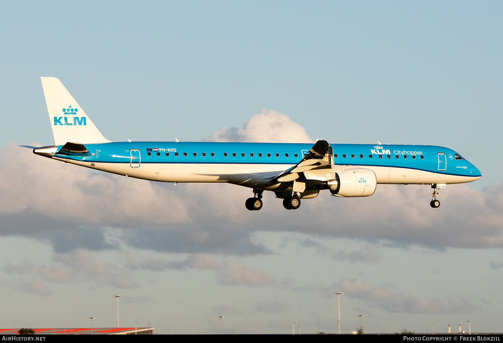 Aircraft Photo of PH-NXD | Embraer 195-E2 (ERJ-190-400) | KLM Cityhopper | AirHistory.net #387238