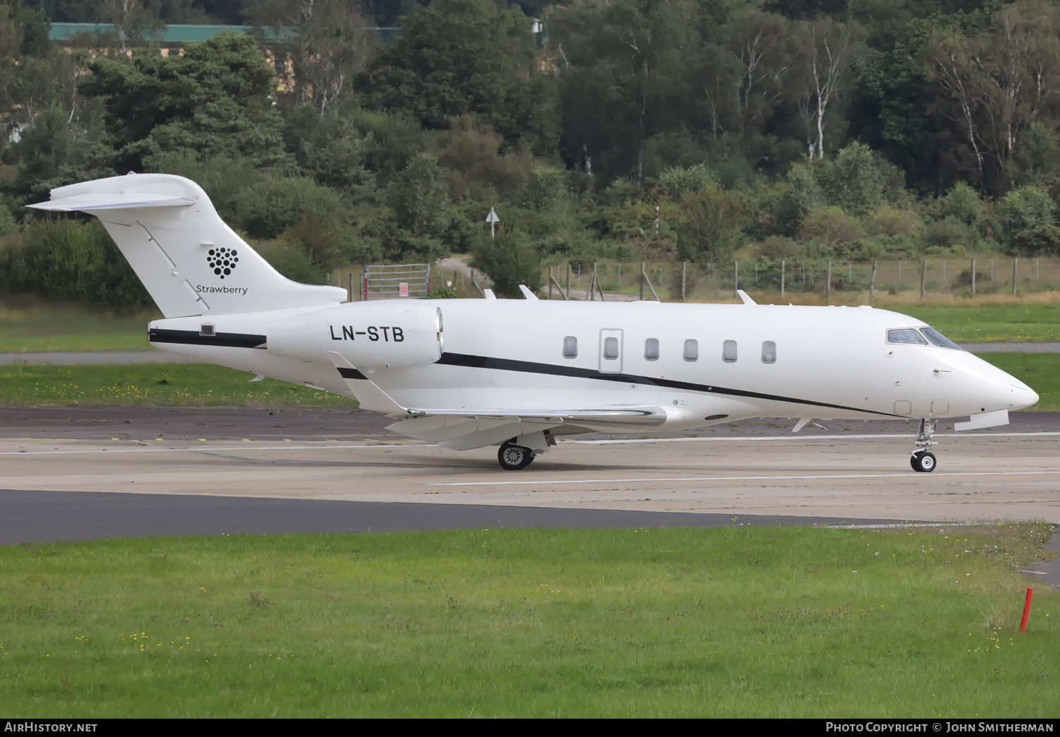 Aircraft Photo of LN-STB | Bombardier Challenger 350 (BD-100-1A10) | Sundt Air | AirHistory.net #387431