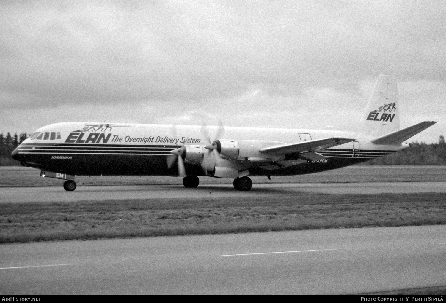 Aircraft Photo of G-APEM | Vickers 953C Merchantman | Elan Overnight Delivery System | AirHistory.net #387500