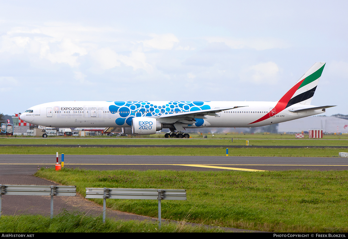 Aircraft Photo of A6-EPD | Boeing 777-31H/ER | Emirates | AirHistory.net #387608