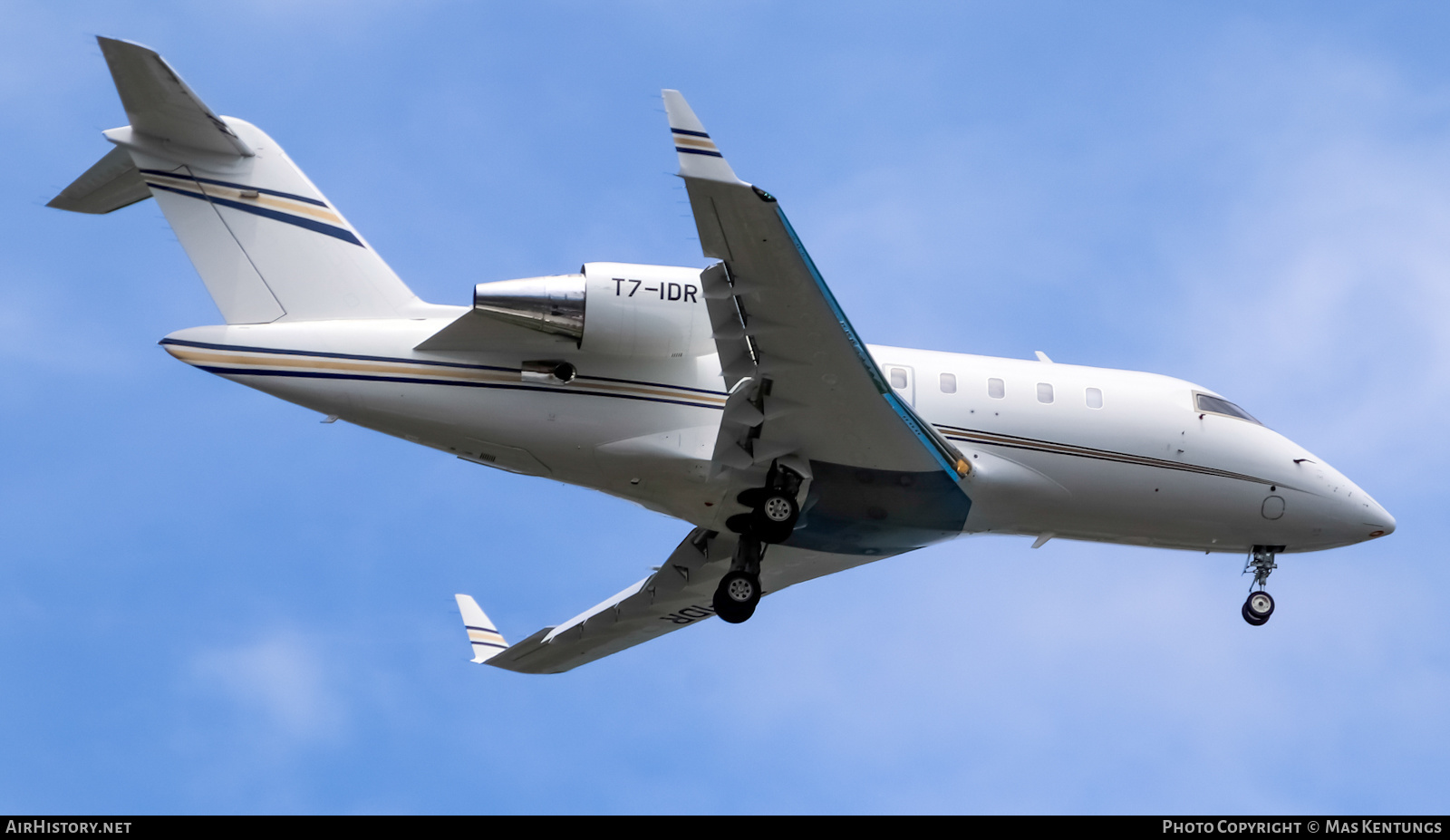 Aircraft Photo of T7-IDR | Bombardier Challenger 605 (CL-600-2B16) | AirHistory.net #387939