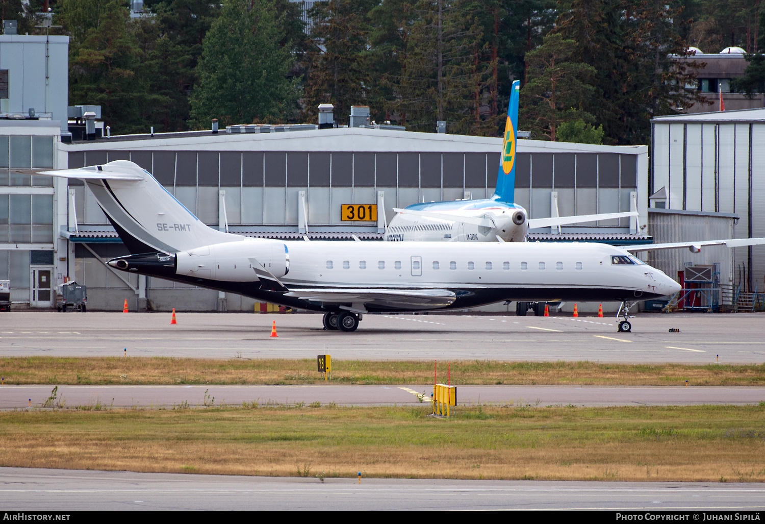 Aircraft Photo of SE-RMT | Bombardier Global 6000 (BD-700-1A10) | AirHistory.net #387953