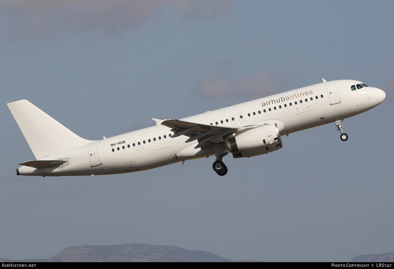 Aircraft Photo of 9H-HUB | Airbus A320-232 | Airhub Airlines | AirHistory.net #388036