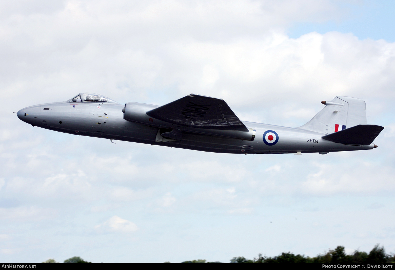 Aircraft Photo of G-OHMD / XH134 | English Electric Canberra PR9 | Midair Squadron | UK - Air Force | AirHistory.net #388057