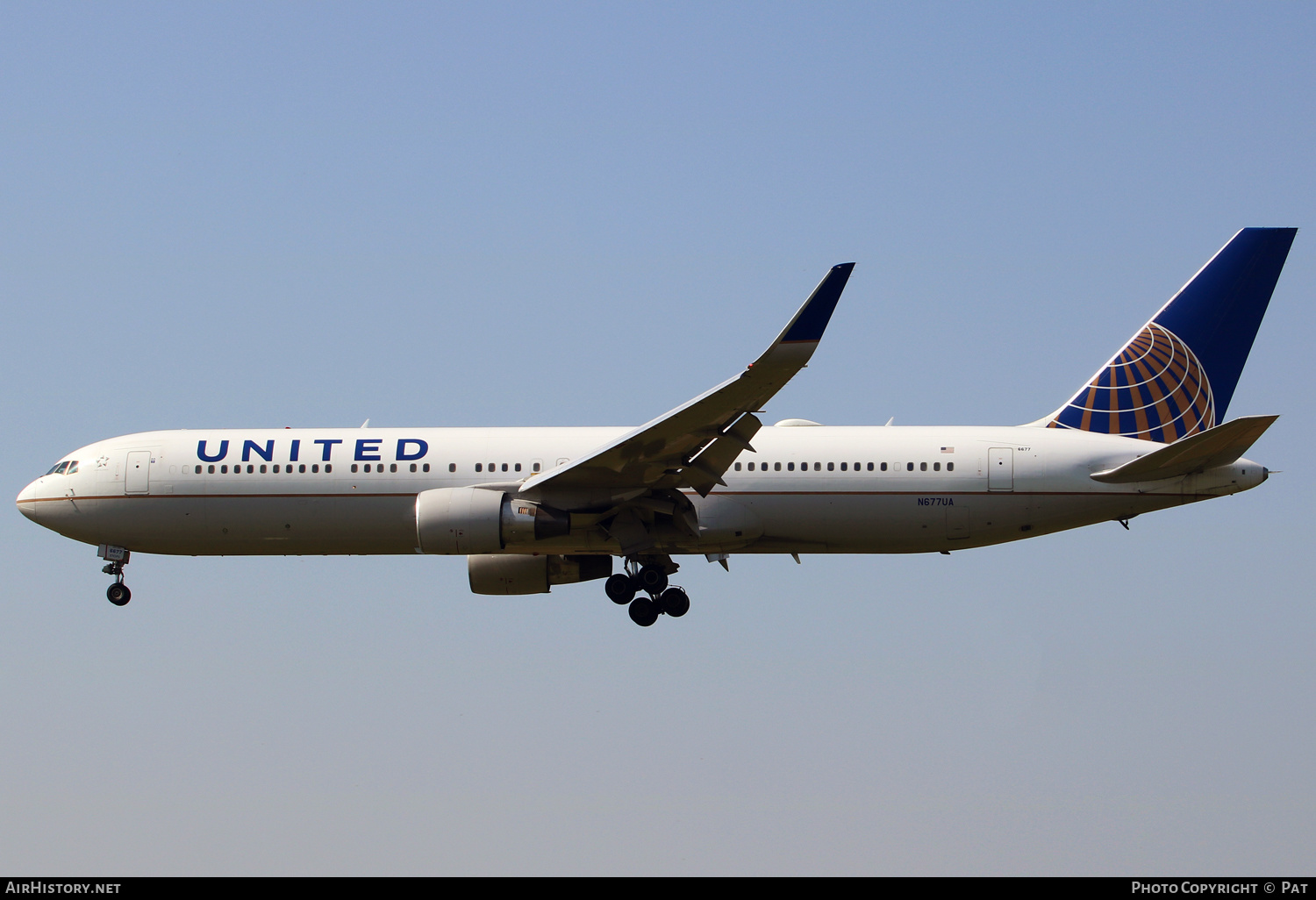 Aircraft Photo of N677UA | Boeing 767-322/ER | United Airlines | AirHistory.net #388242