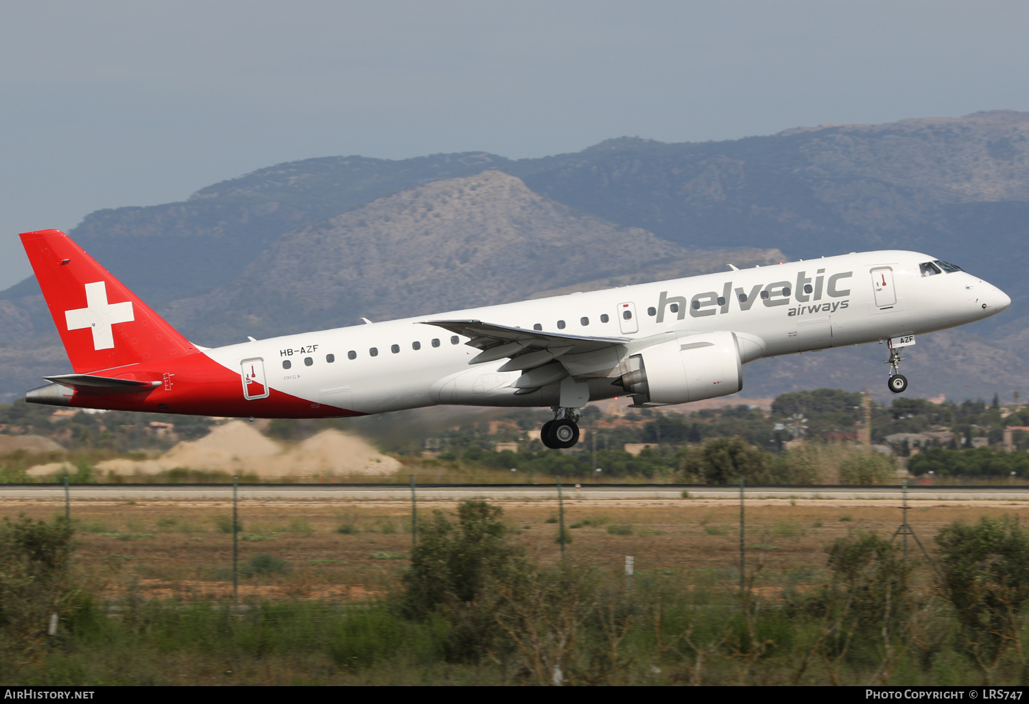 Aircraft Photo of HB-AZF | Embraer 190-E2 (ERJ-190-300) | Helvetic Airways | AirHistory.net #388284