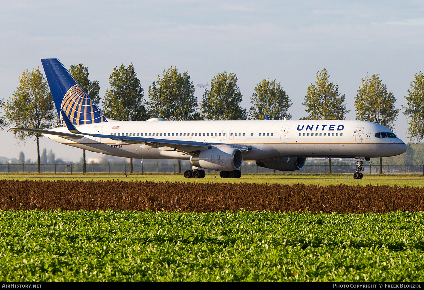 Aircraft Photo of N29124 | Boeing 757-224 | United Airlines | AirHistory.net #388290