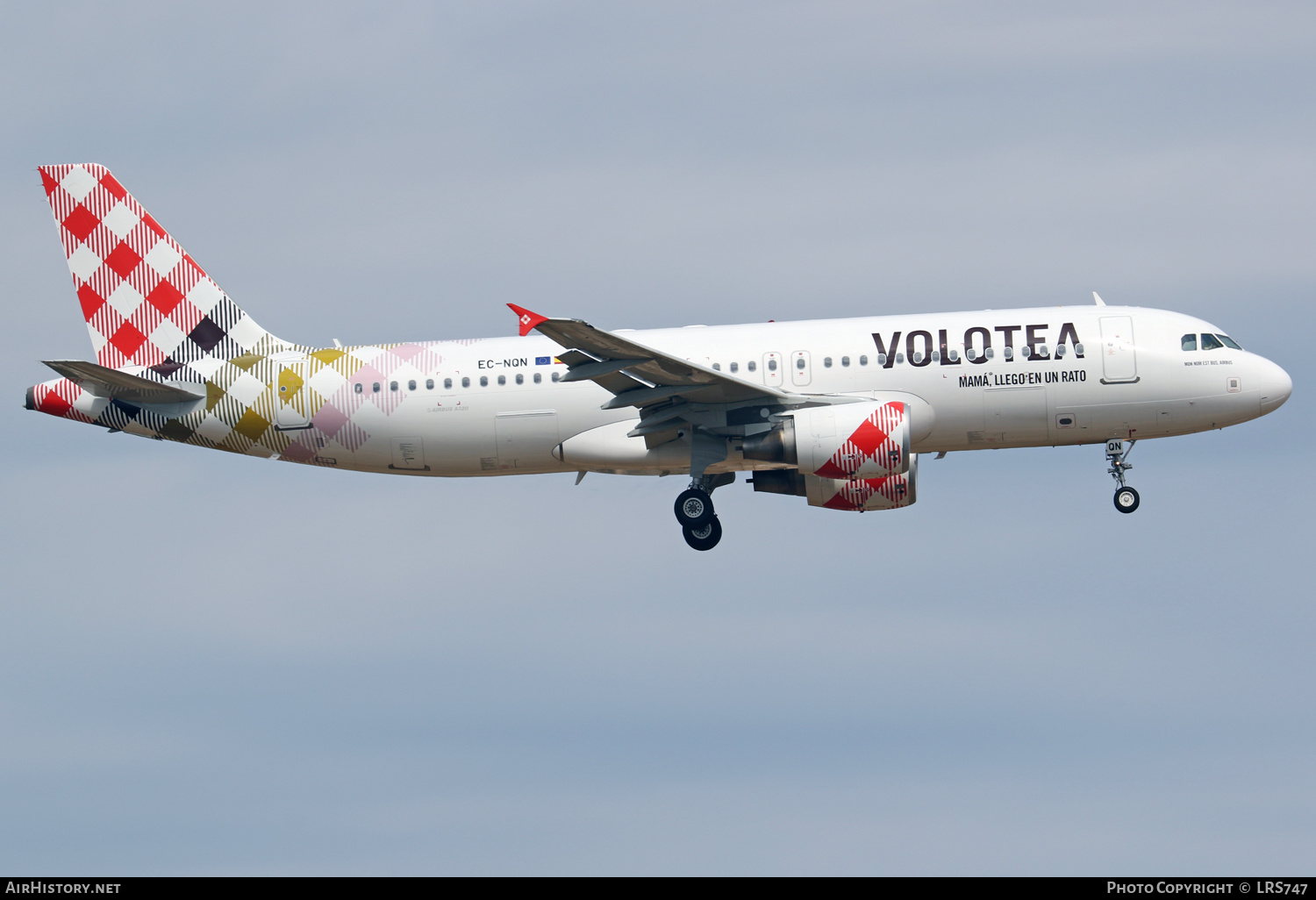 Aircraft Photo of EC-NQN | Airbus A320-214 | Volotea | AirHistory.net #388385