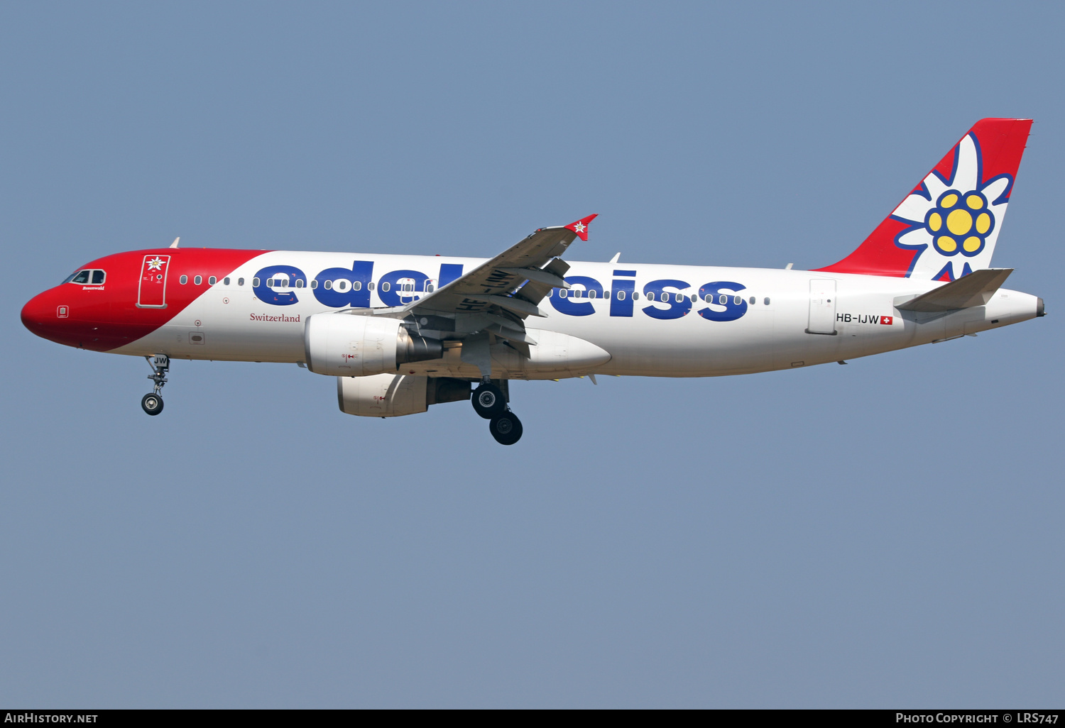 Aircraft Photo of HB-IJW | Airbus A320-214 | Edelweiss Air | AirHistory.net #388451