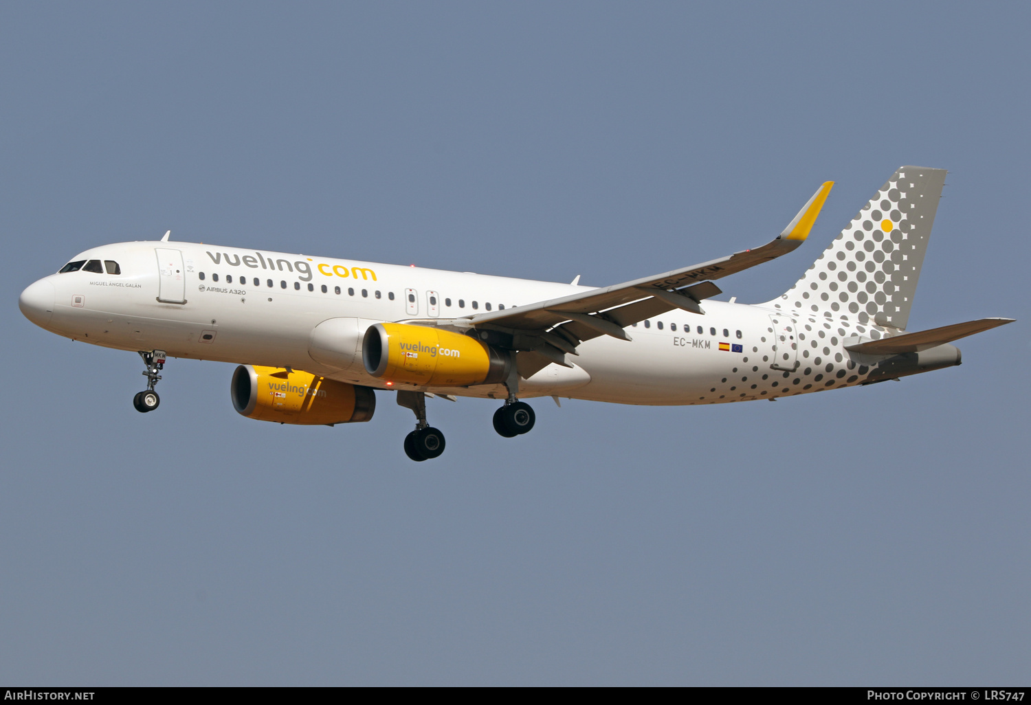 Aircraft Photo of EC-MKM | Airbus A320-232 | Vueling Airlines | AirHistory.net #388504