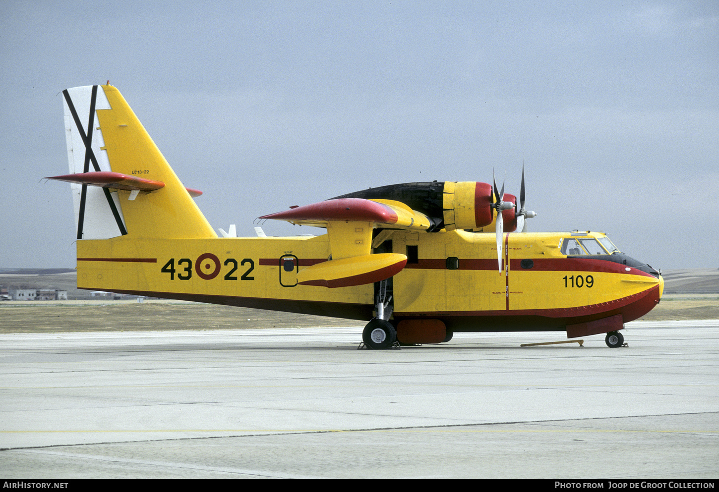 Aircraft Photo of UD.13-22 | Canadair CL-215-I (CL-215-1A10) | Spain - Air Force | AirHistory.net #388545