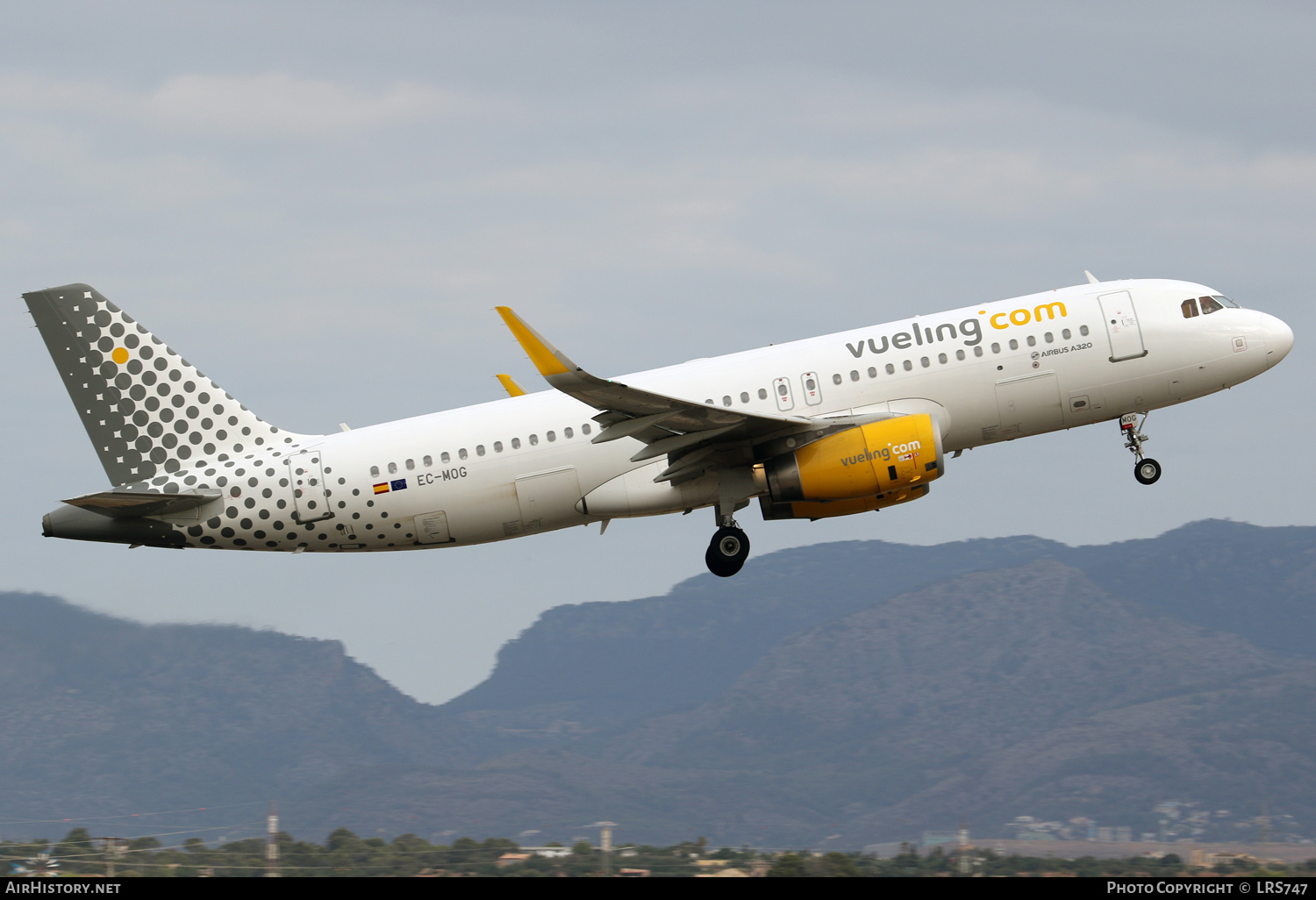 Aircraft Photo of EC-MOG | Airbus A320-232 | Vueling Airlines | AirHistory.net #388551