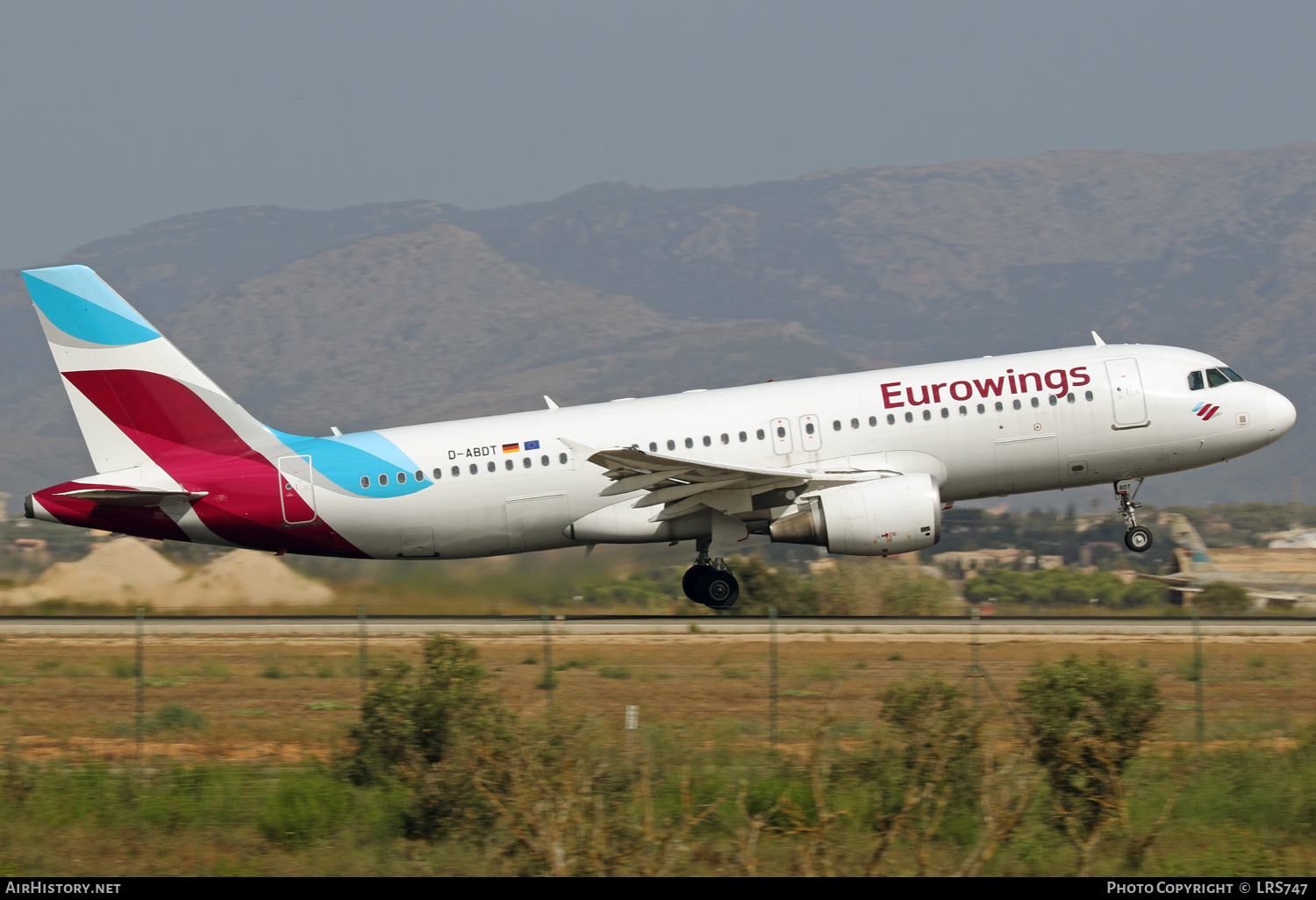 Aircraft Photo of D-ABDT | Airbus A320-214 | Eurowings | AirHistory.net #388561