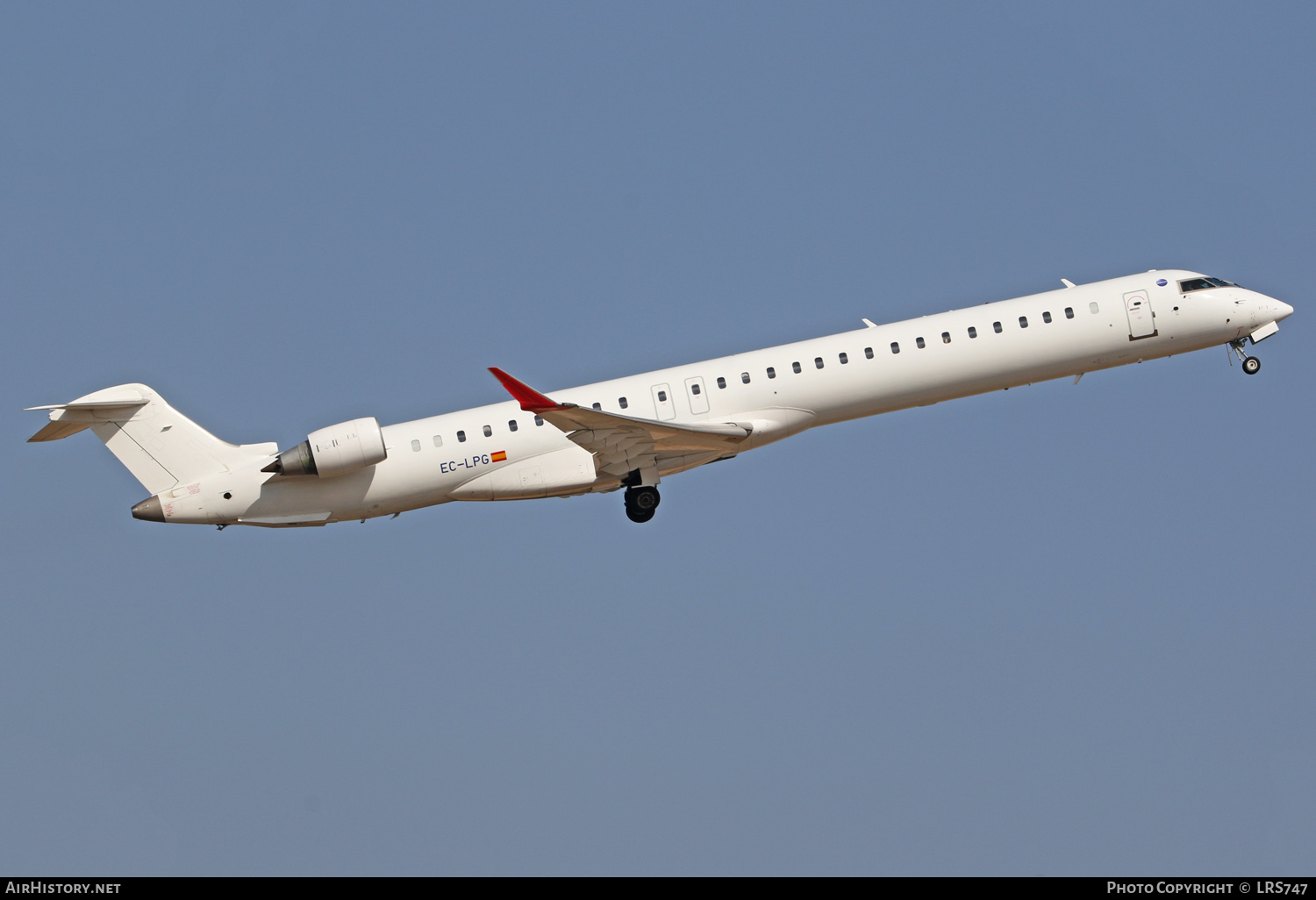 Aircraft Photo of EC-LPG | Bombardier CRJ-1000 (CL-600-2E25) | AirHistory.net #388699