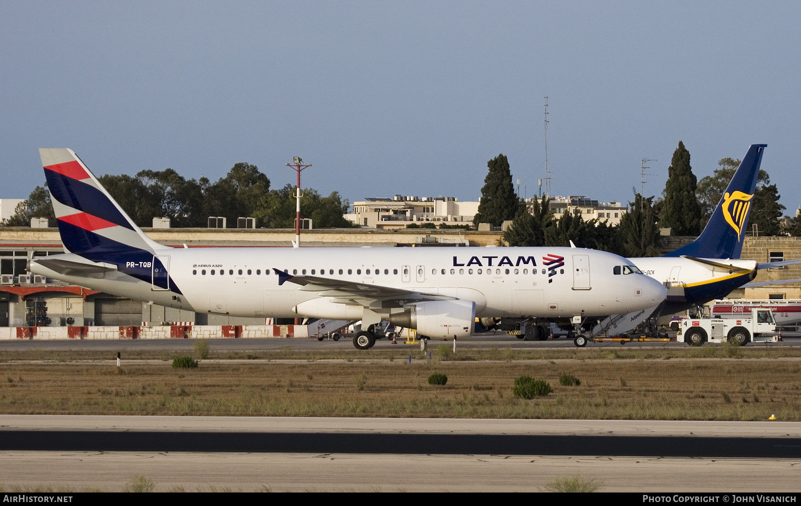 Aircraft Photo of PR-TQB | Airbus A320-214 | LATAM Airlines | AirHistory.net #388731