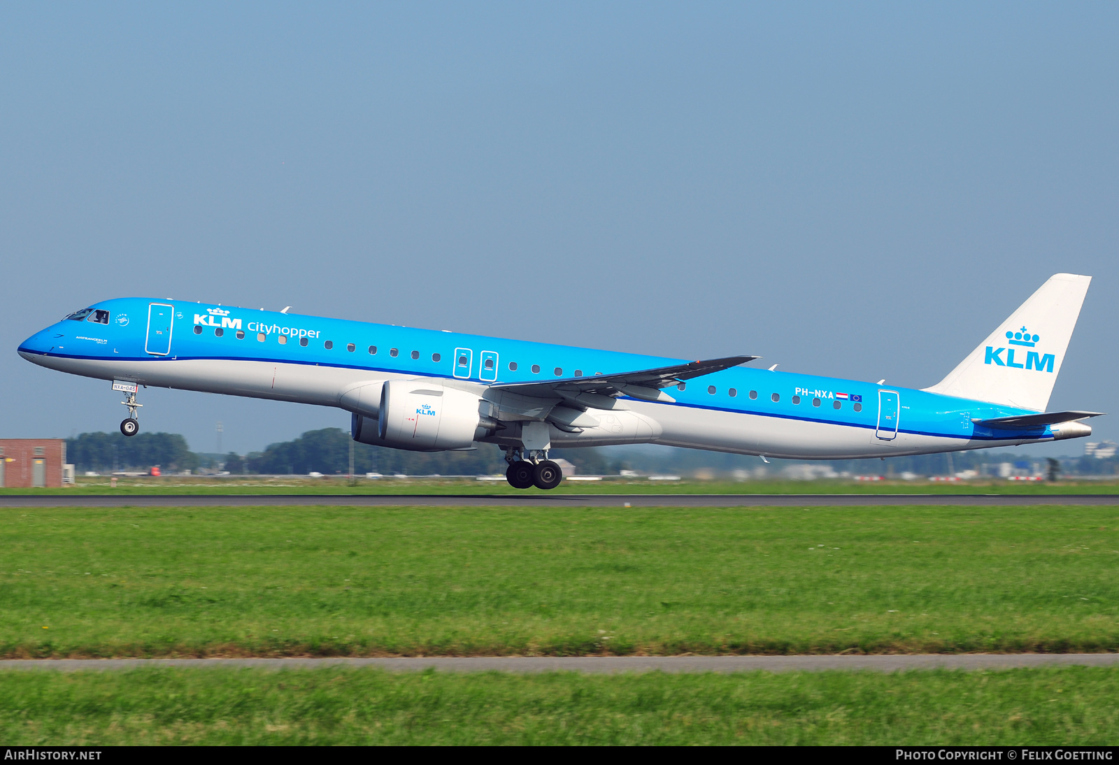 Aircraft Photo of PH-NXA | Embraer 195-E2 (ERJ-190-400) | KLM Cityhopper | AirHistory.net #389067