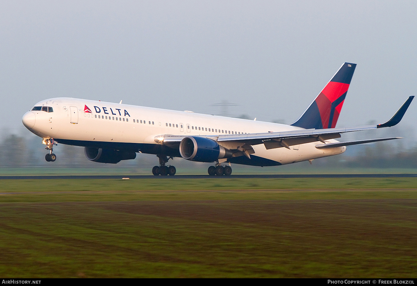 Aircraft Photo of N176DZ | Boeing 767-332/ER | Delta Air Lines | AirHistory.net #389087