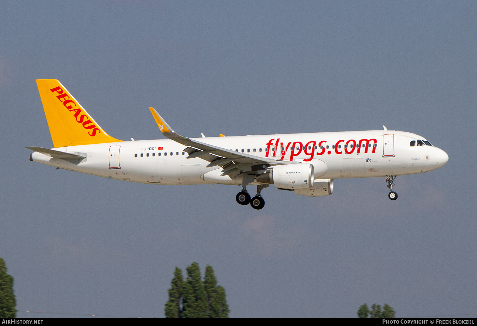 Aircraft Photo of TC-DCI | Airbus A320-216 | Pegasus Airlines | AirHistory.net #389137