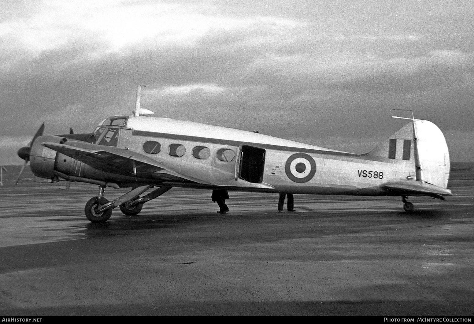 Aircraft Photo of VS588 | Avro 652A Anson T21 | UK - Air Force | AirHistory.net #389166