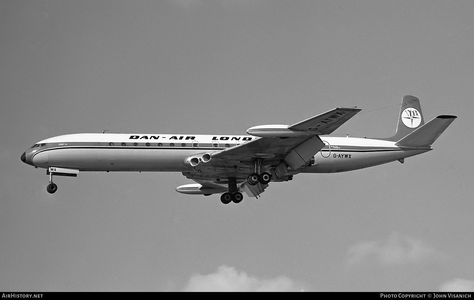 Aircraft Photo of G-AYWX | De Havilland D.H. 106 Comet 4C | Dan-Air London | AirHistory.net #389187