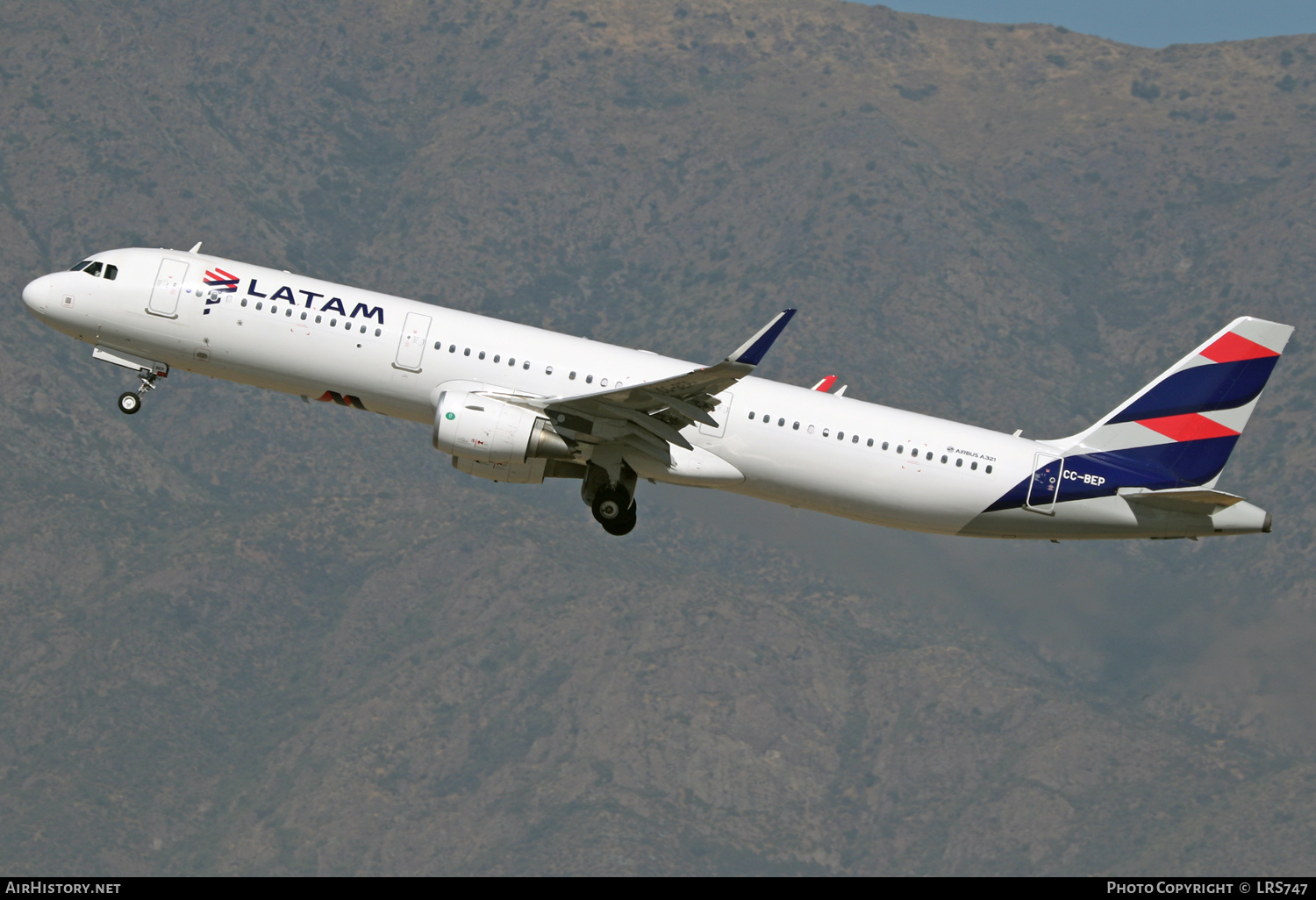 Aircraft Photo of CC-BEP | Airbus A321-211 | LATAM Airlines | AirHistory.net #389316