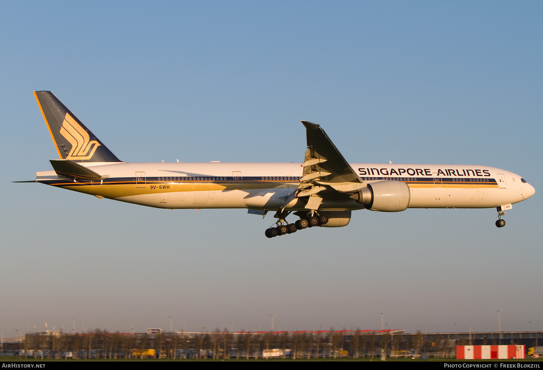 Aircraft Photo of 9V-SWH | Boeing 777-312/ER | Singapore Airlines | AirHistory.net #389379