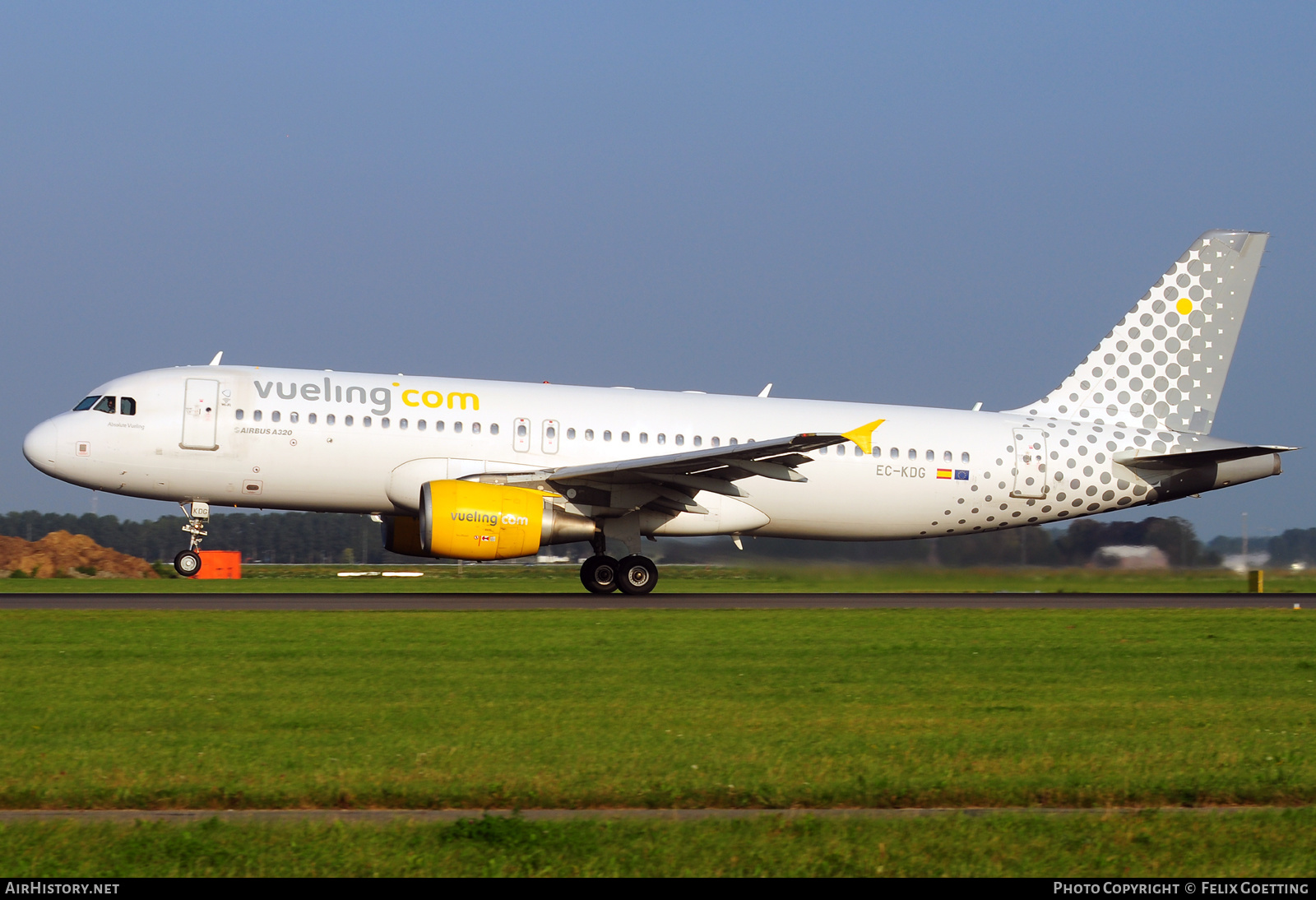 Aircraft Photo of EC-KDG | Airbus A320-214 | Vueling Airlines | AirHistory.net #389411