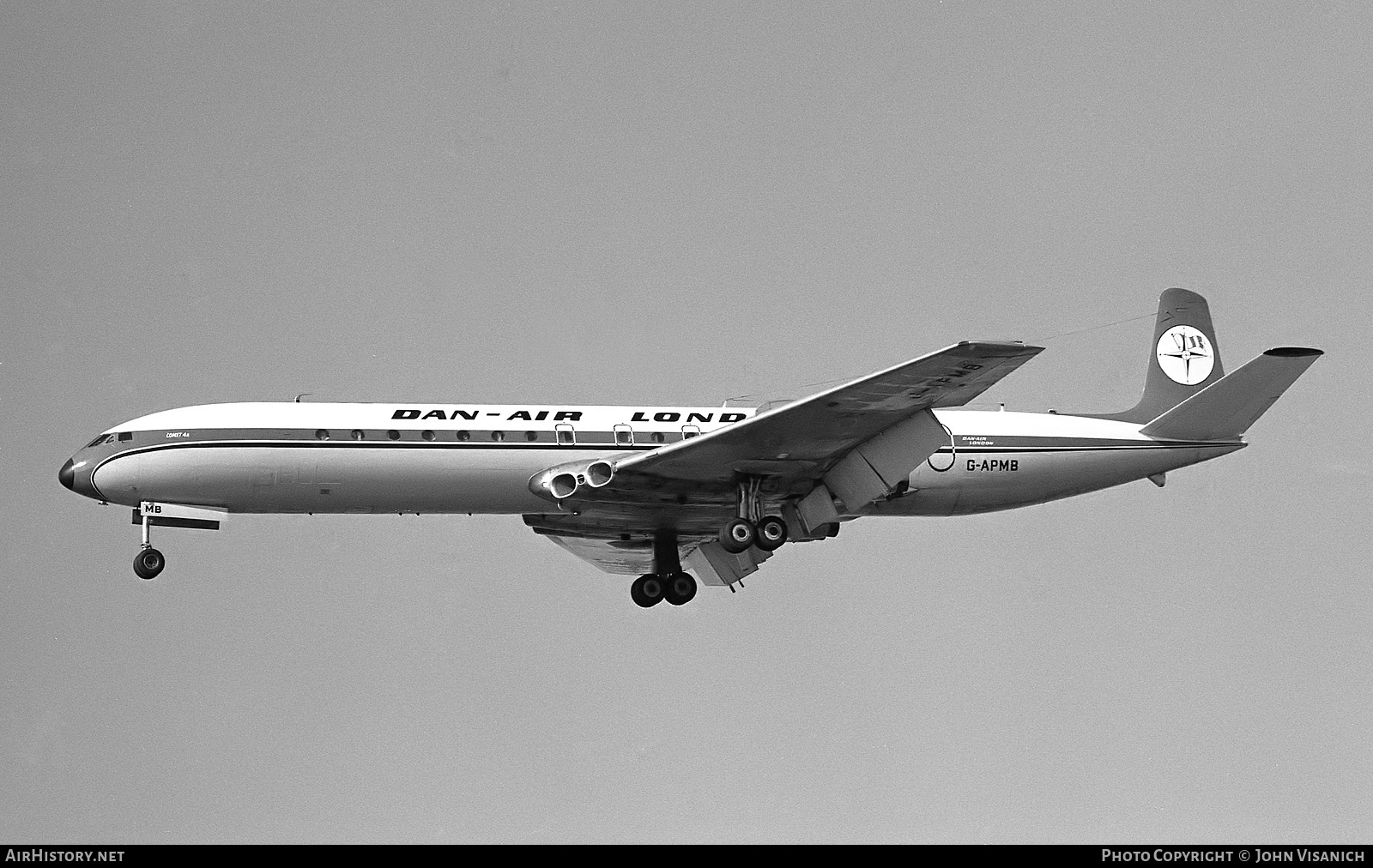 Aircraft Photo of G-APMB | De Havilland D.H. 106 Comet 4B | Dan-Air London | AirHistory.net #389453