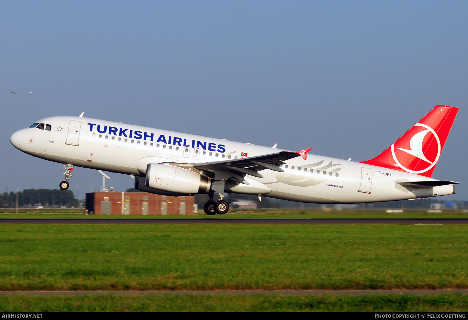Aircraft Photo of TC-JPH | Airbus A320-232 | Turkish Airlines | AirHistory.net #389493
