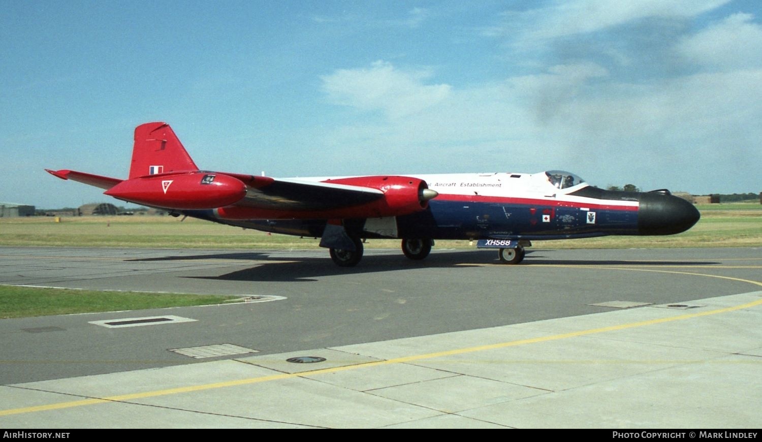 Aircraft Photo of XH568 | English Electric Canberra B2/6 | UK - Air Force | AirHistory.net #389528