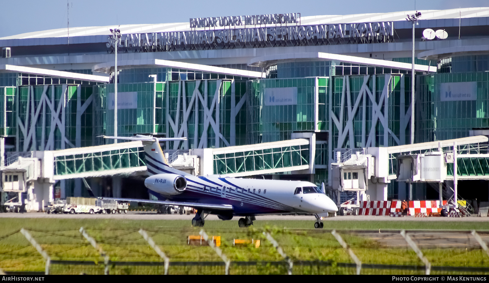 Airport photo of Balikpapan - Sultan Aji Muhammad Sulaiman / Sepinggan (WALL / BPN) in Indonesia | AirHistory.net #389633