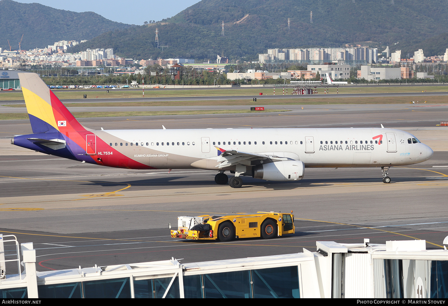 Aircraft Photo of HL7594 | Airbus A321-131 | Asiana Airlines | AirHistory.net #389752