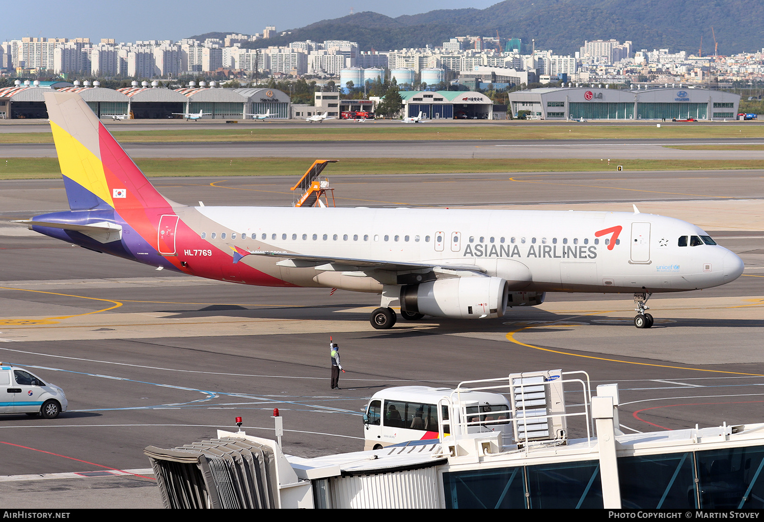 Aircraft Photo of HL7769 | Airbus A320-232 | Asiana Airlines | AirHistory.net #390005
