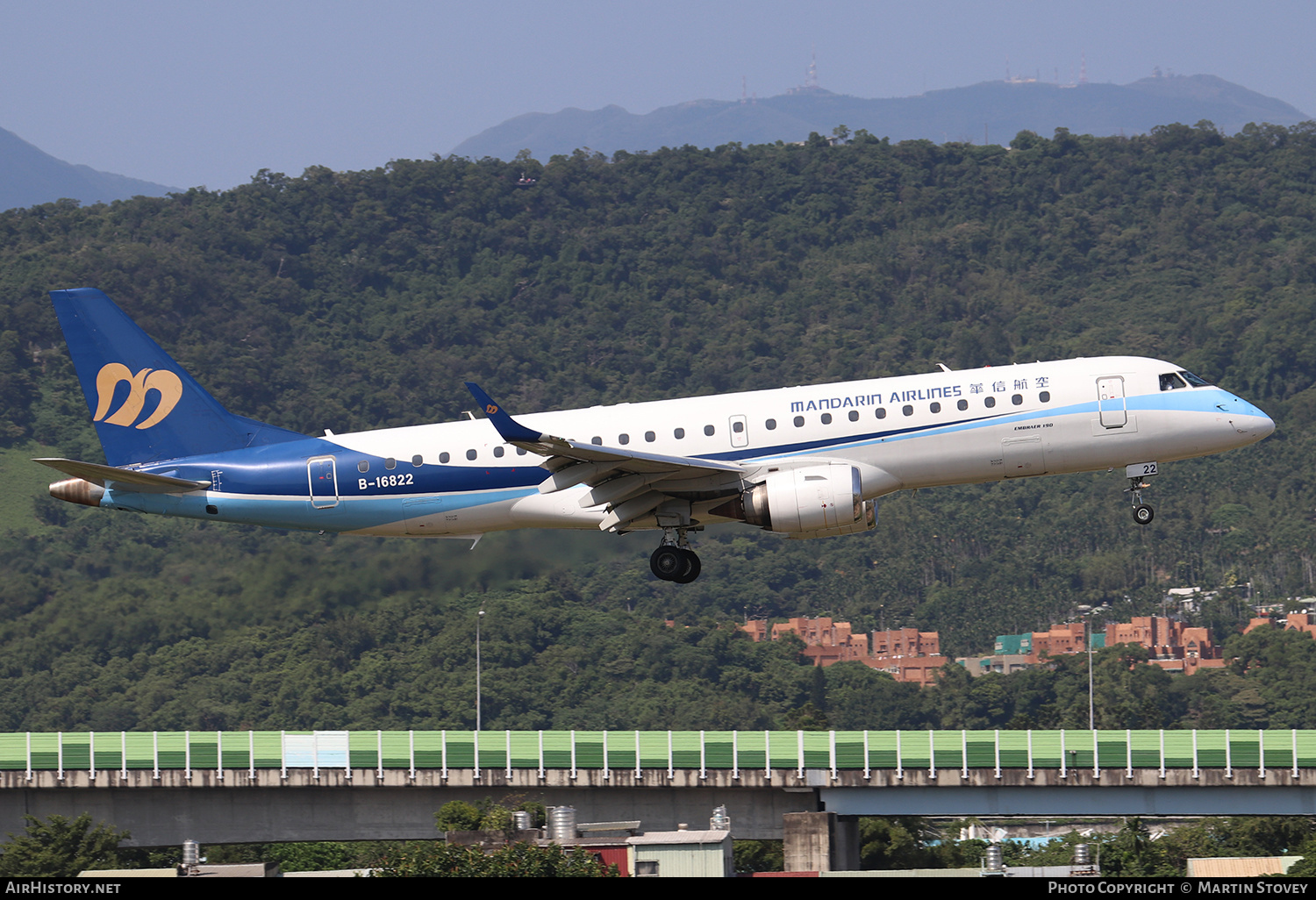 Aircraft Photo of B-16822 | Embraer 190AR (ERJ-190-100IGW) | Mandarin Airlines | AirHistory.net #390027