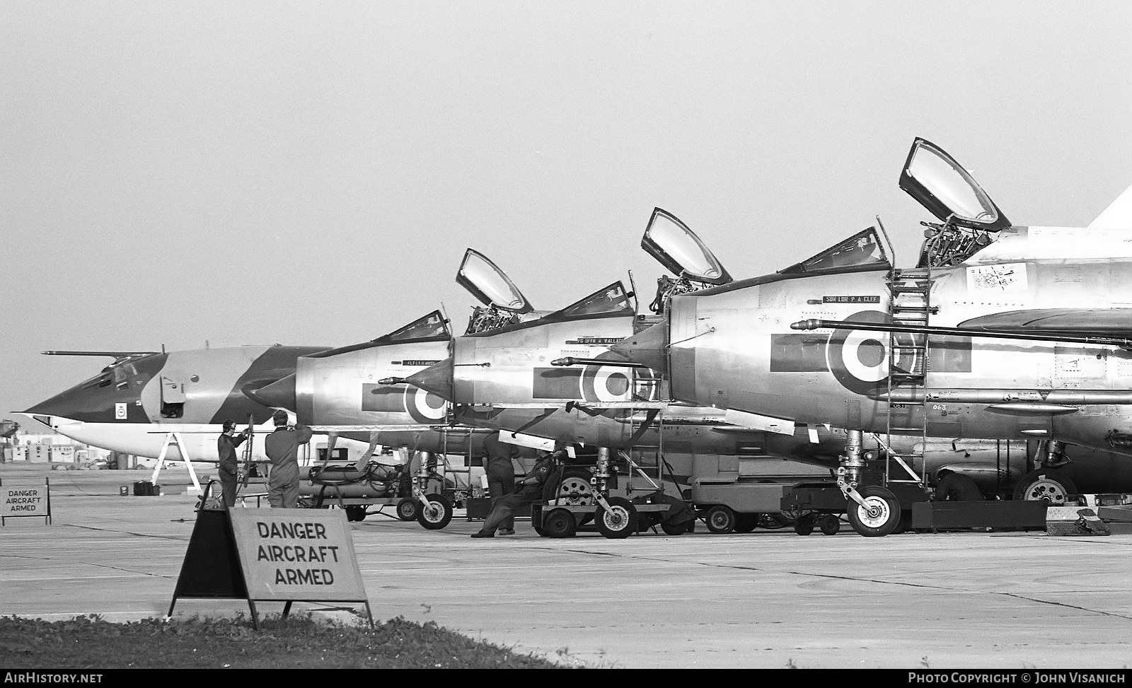 Aircraft Photo of XR752 | English Electric Lightning F6 | UK - Air Force | AirHistory.net #390081