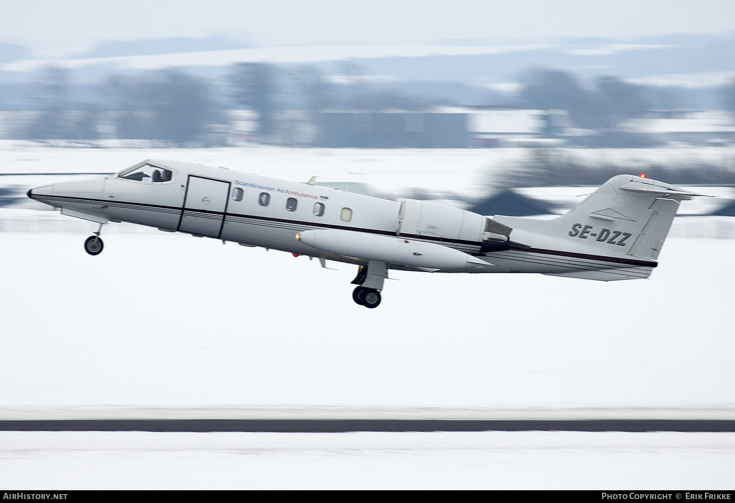 Aircraft Photo of SE-DZZ | Gates Learjet 35A | Scandinavian Air Ambulance - SAA | AirHistory.net #390313