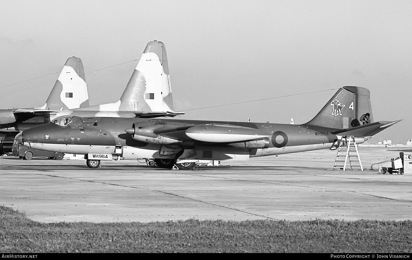 Aircraft Photo of WH964 | English Electric Canberra E15 | UK - Air Force | AirHistory.net #390575