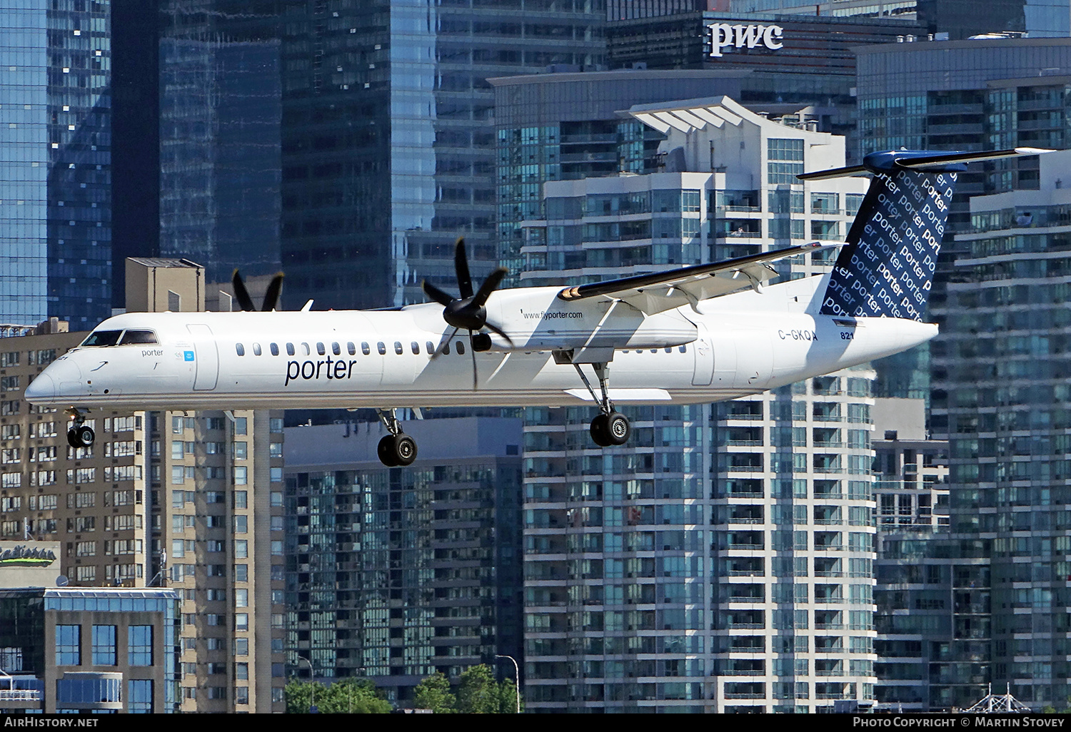 Aircraft Photo of C-GKQA | Bombardier DHC-8-402 Dash 8 | Porter Airlines | AirHistory.net #390889