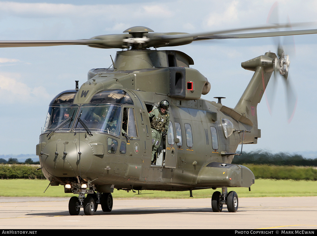 Aircraft Photo of ZJ137 | EHI EH101-411 Merlin HC3 | UK - Air Force | AirHistory.net #390970